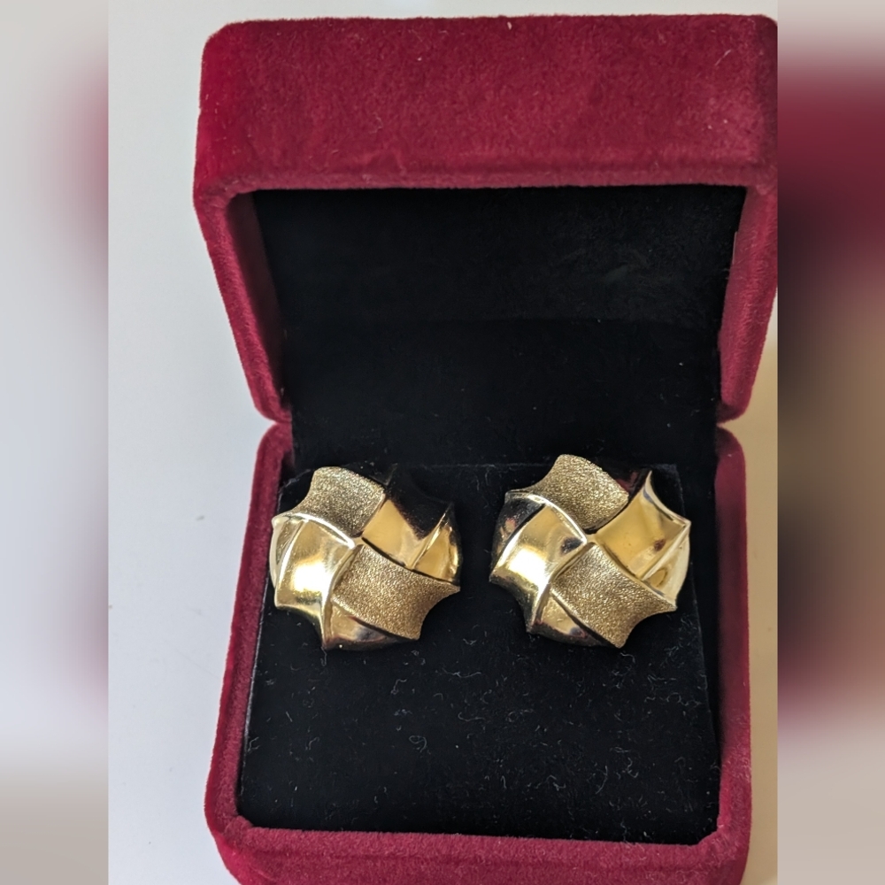 14K💛GOLD BEAUTIFUL OMEGA CLIP EARRINGS